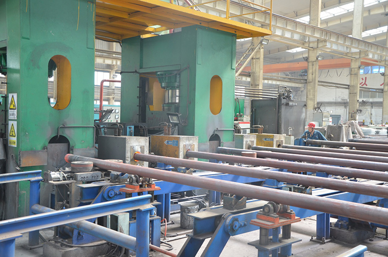 Pipe end thickening equipment